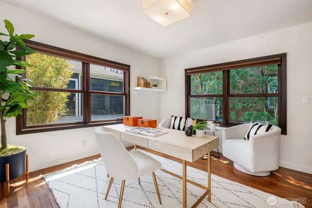 734 10th Avenue E, Seattle, WA 98102