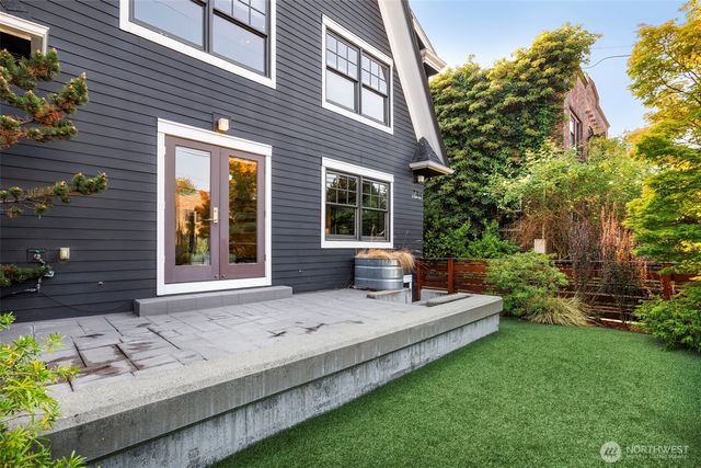 734 10th Avenue E, Seattle, WA 98102
