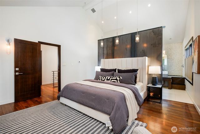 734 10th Avenue E, Seattle, WA 98102