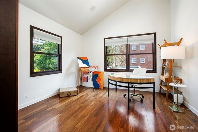 734 10th Avenue E, Seattle, WA 98102