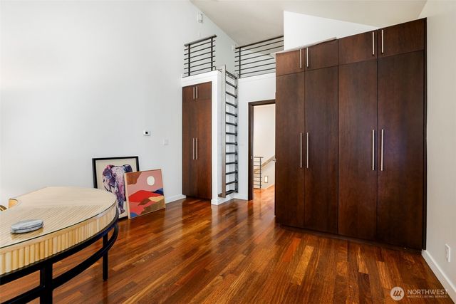 734 10th Avenue E, Seattle, WA 98102