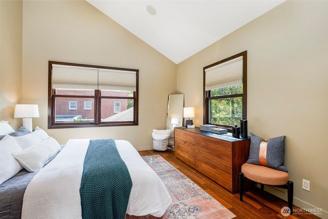 734 10th Avenue E, Seattle, WA 98102