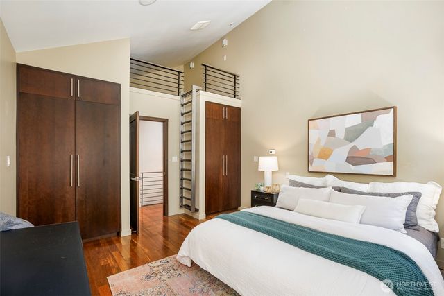 734 10th Avenue E, Seattle, WA 98102