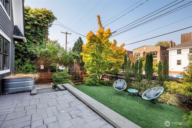 734 10th Avenue E, Seattle, WA 98102