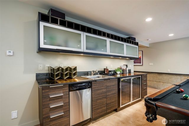 734 10th Avenue E, Seattle, WA 98102
