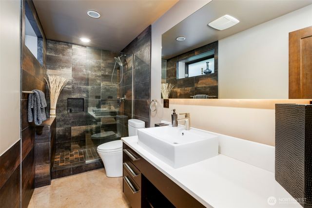 734 10th Avenue E, Seattle, WA 98102