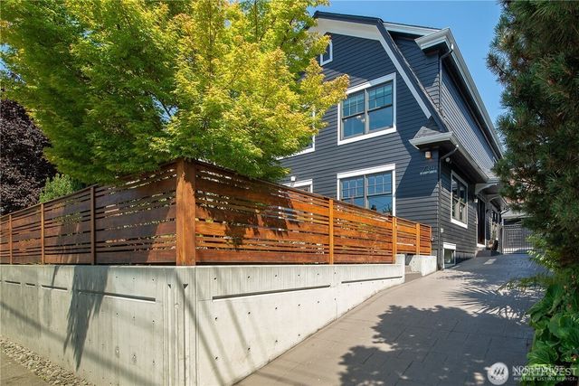 734 10th Avenue E, Seattle, WA 98102