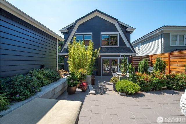 734 10th Avenue E, Seattle, WA 98102
