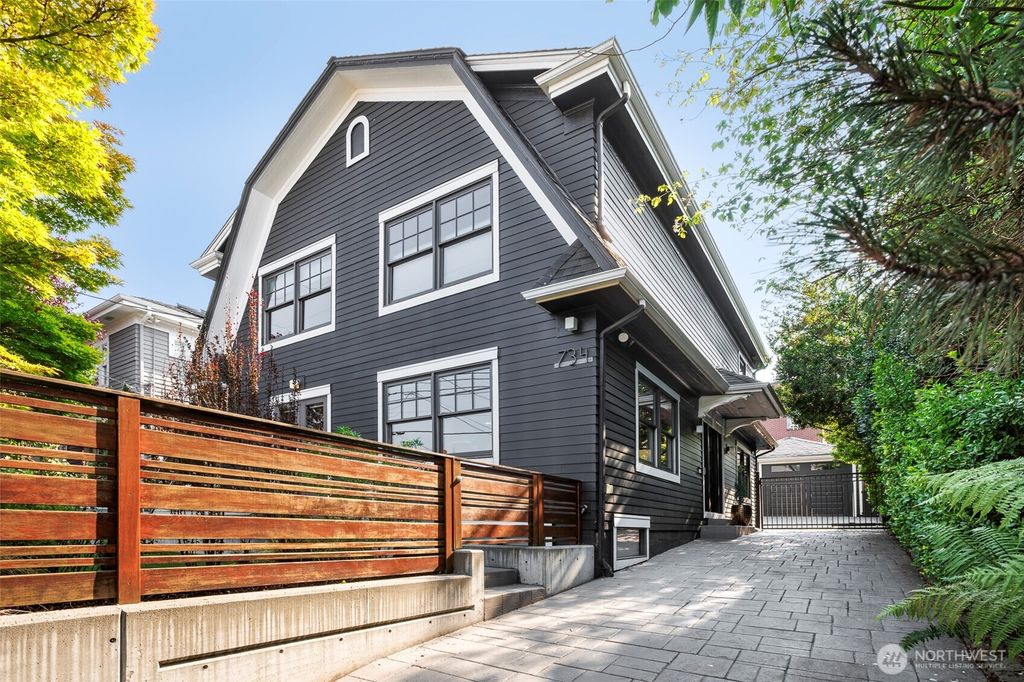 734 10th Avenue E, Seattle, WA 98102