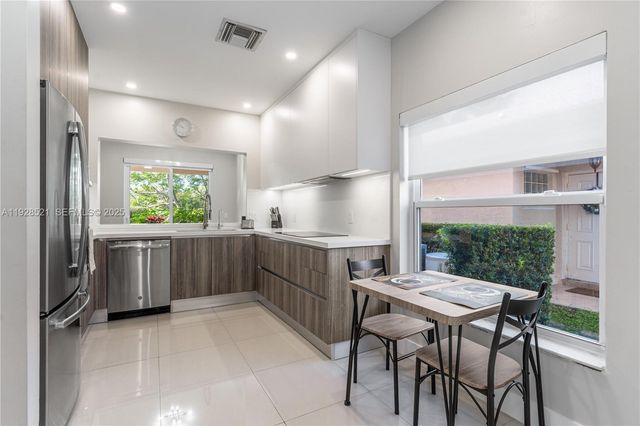 17676 SW 20th St, Miramar, FL 33029