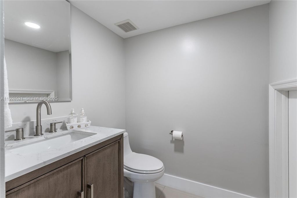 Image 11 of property listing at 17676 SW 20th St, Miramar, FL 33029