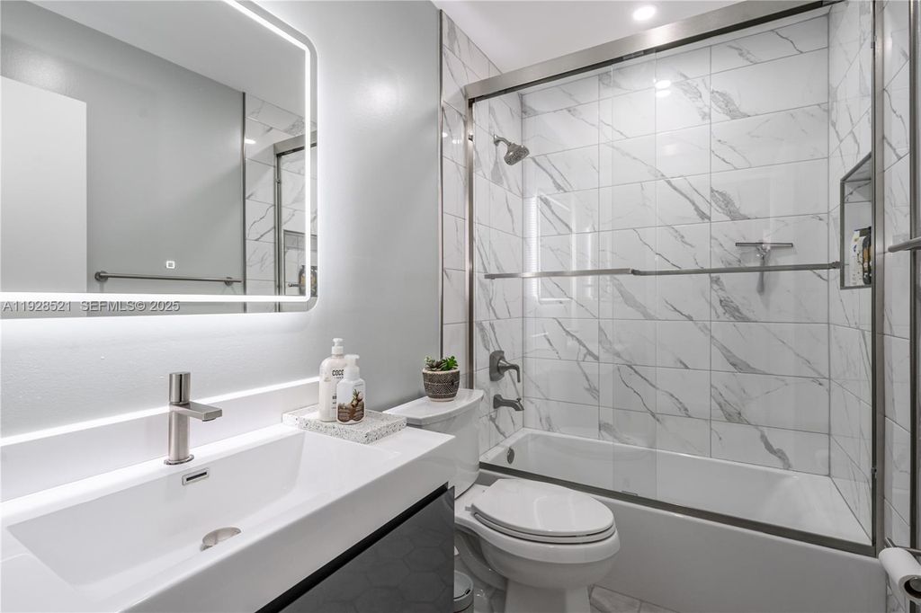 Image 17 of property listing at 17676 SW 20th St, Miramar, FL 33029