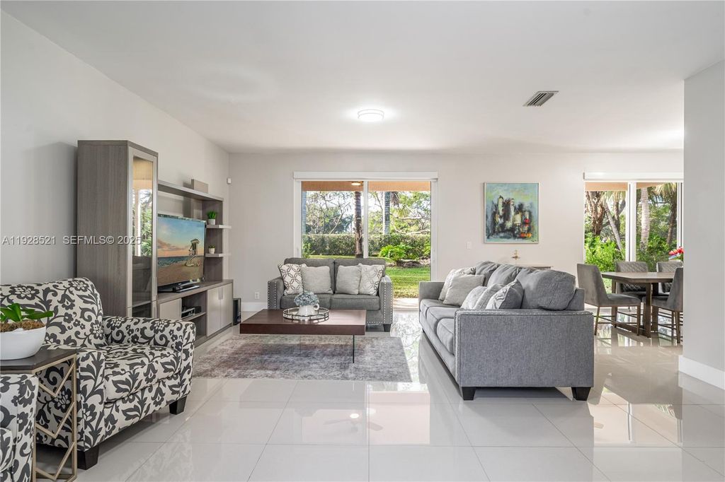 Image 3 of property listing at 17676 SW 20th St, Miramar, FL 33029