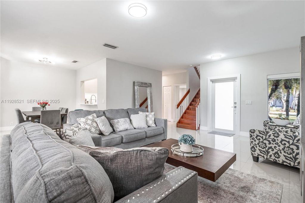 Image 5 of property listing at 17676 SW 20th St, Miramar, FL 33029