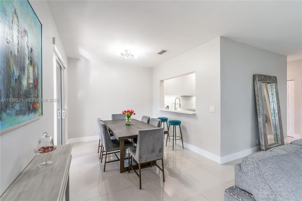 Image 6 of property listing at 17676 SW 20th St, Miramar, FL 33029