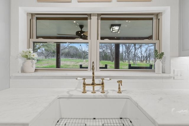 127 Pleasant Valley Lane, Weatherford, TX 76087