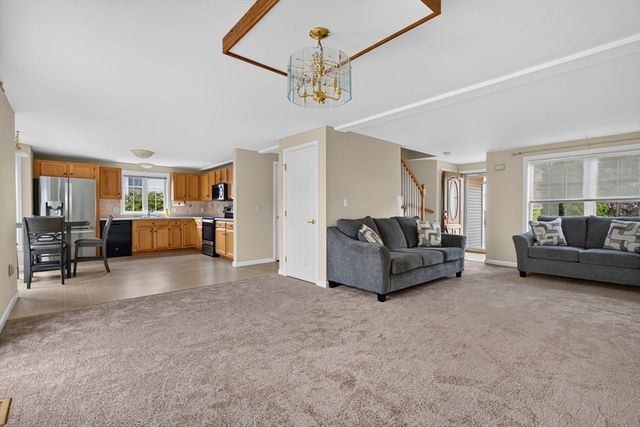 199 Heathrow, Manchester, NH 03104