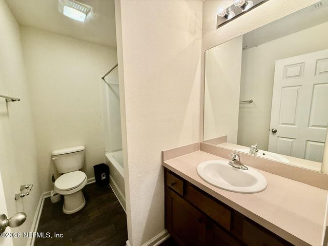 887 CAPITOL Parkway, Jacksonville, FL 32218