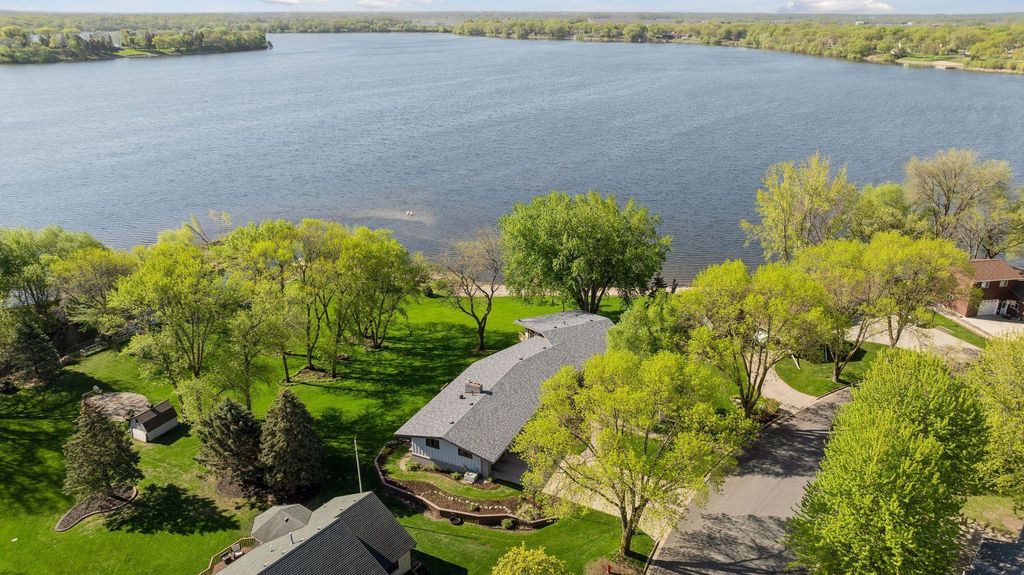 137 Fairlawn Avenue E, Winsted, MN 55395