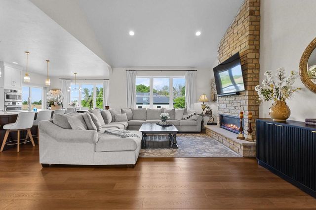 5752 N SEQUOIA DRIVE, Appleton, WI 54913