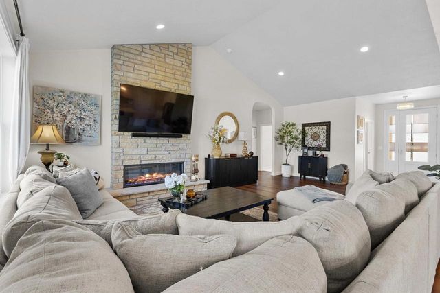 5752 N SEQUOIA DRIVE, Appleton, WI 54913