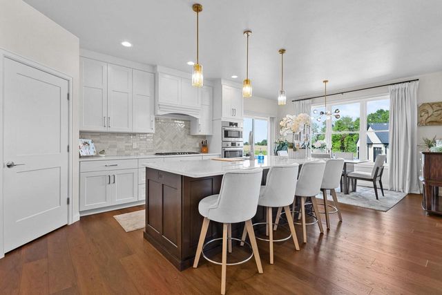 5752 N SEQUOIA DRIVE, Appleton, WI 54913