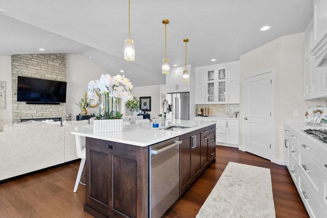 5752 N SEQUOIA DRIVE, Appleton, WI 54913