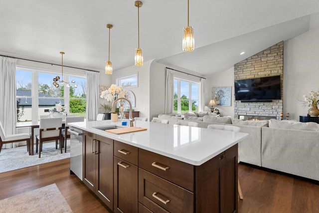 5752 N SEQUOIA DRIVE, Appleton, WI 54913
