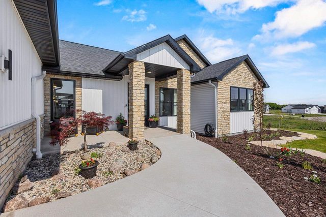 5752 N SEQUOIA DRIVE, Appleton, WI 54913