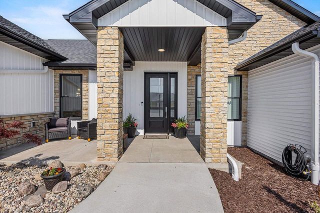 5752 N SEQUOIA DRIVE, Appleton, WI 54913