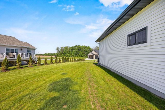 5752 N SEQUOIA DRIVE, Appleton, WI 54913