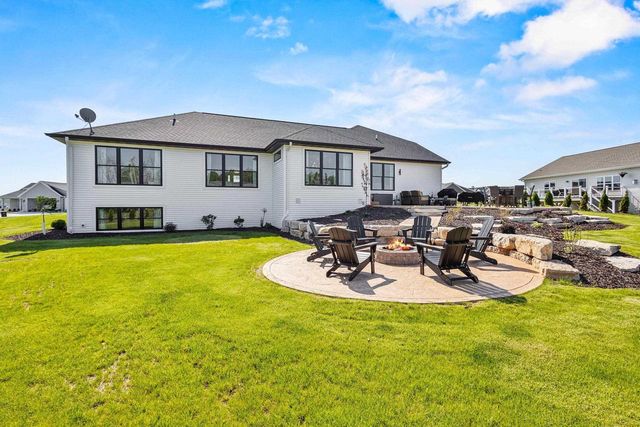 5752 N SEQUOIA DRIVE, Appleton, WI 54913