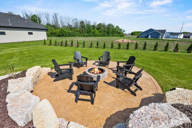 5752 N SEQUOIA DRIVE, Appleton, WI 54913