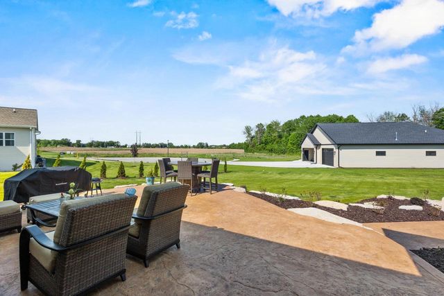 5752 N SEQUOIA DRIVE, Appleton, WI 54913