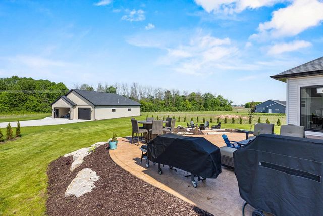 5752 N SEQUOIA DRIVE, Appleton, WI 54913