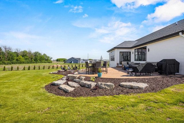 5752 N SEQUOIA DRIVE, Appleton, WI 54913