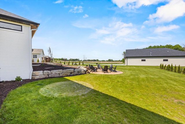 5752 N SEQUOIA DRIVE, Appleton, WI 54913