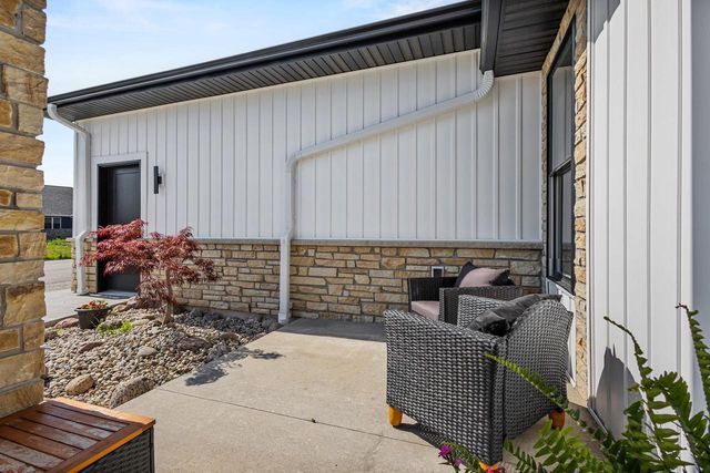 5752 N SEQUOIA DRIVE, Appleton, WI 54913