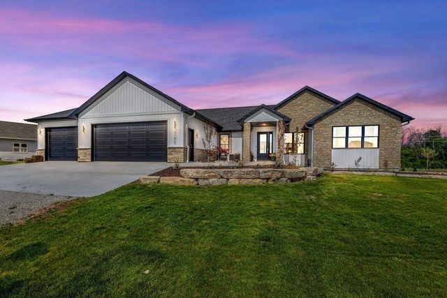 5752 N SEQUOIA DRIVE, Appleton, WI 54913
