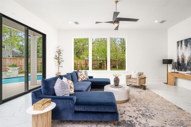 625 Piney Point Road, Houston, TX 77024