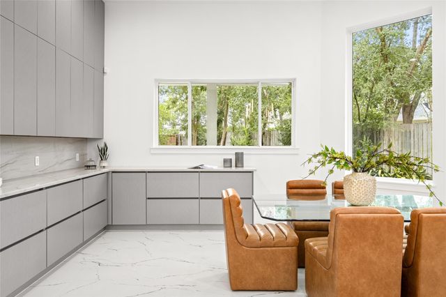 625 Piney Point Road, Houston, TX 77024