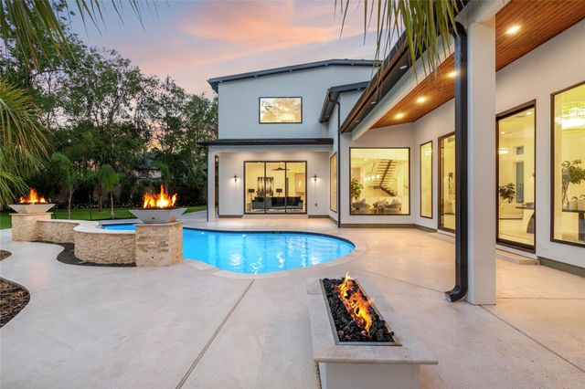 625 Piney Point Road, Houston, TX 77024