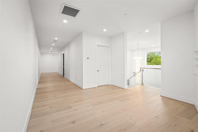 625 Piney Point Road, Houston, TX 77024