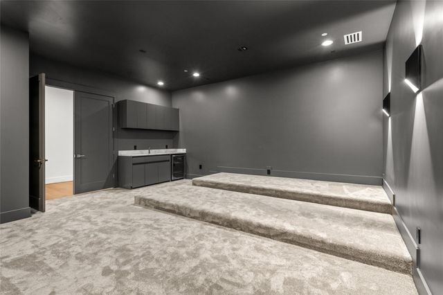 625 Piney Point Road, Houston, TX 77024