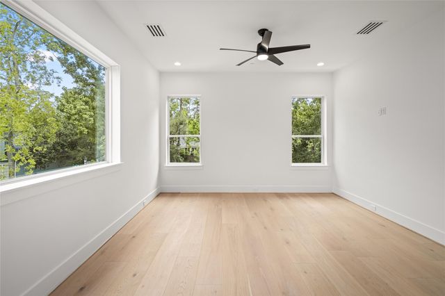 625 Piney Point Road, Houston, TX 77024