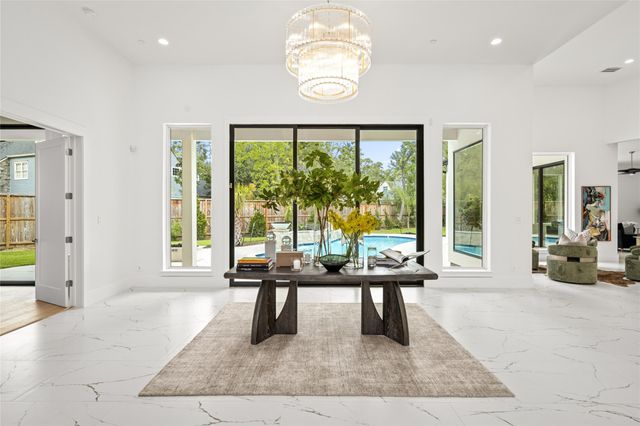 625 Piney Point Road, Houston, TX 77024