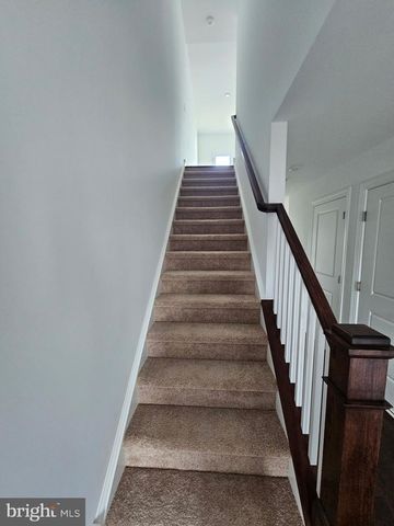 4 TURF CT, Royersford, PA 19468