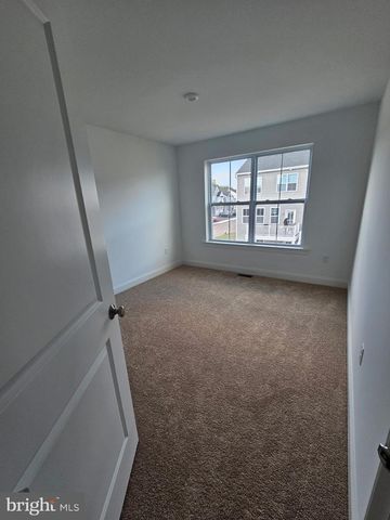 4 TURF CT, Royersford, PA 19468