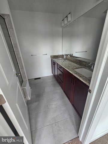 4 TURF CT, Royersford, PA 19468