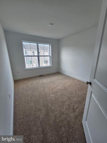 4 TURF CT, Royersford, PA 19468